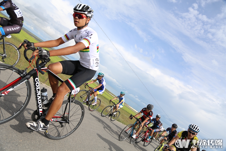 ������ѧ����·��˳����Ļ ��ɫ������ѡ�ֽ���