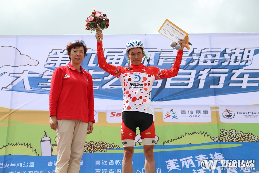 ������ѧ����·��˳����Ļ ��ɫ������ѡ�ֽ���