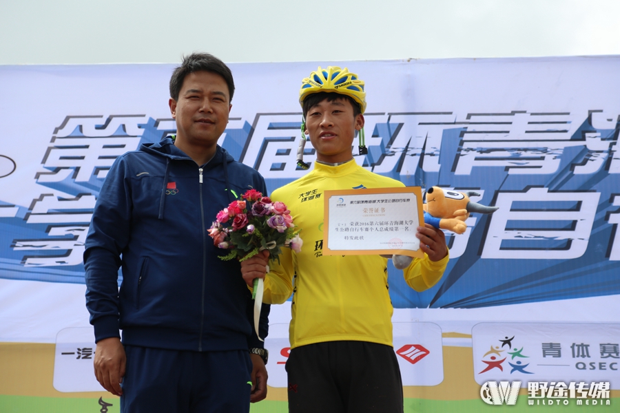 ������ѧ����·��˳����Ļ ��ɫ������ѡ�ֽ���