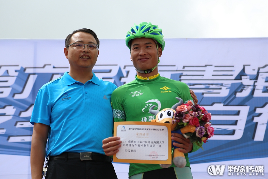 ������ѧ����·��˳����Ļ ��ɫ������ѡ�ֽ���