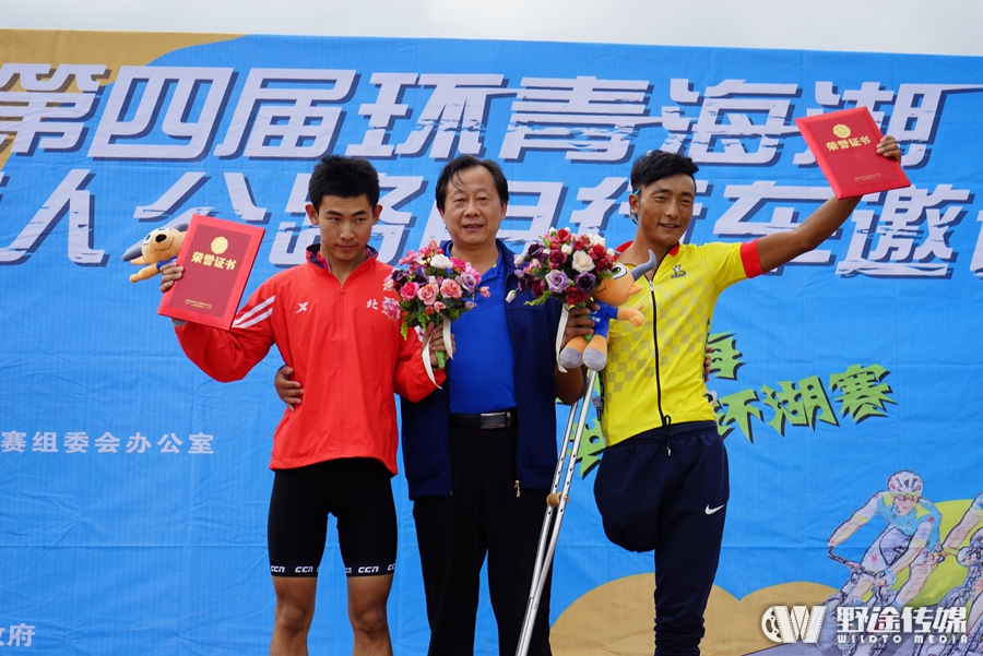 ������ѧ����·��˳����Ļ ��ɫ������ѡ�ֽ���