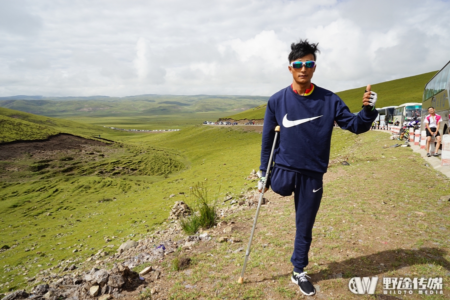 ������ѧ����·��˳����Ļ ��ɫ������ѡ�ֽ���