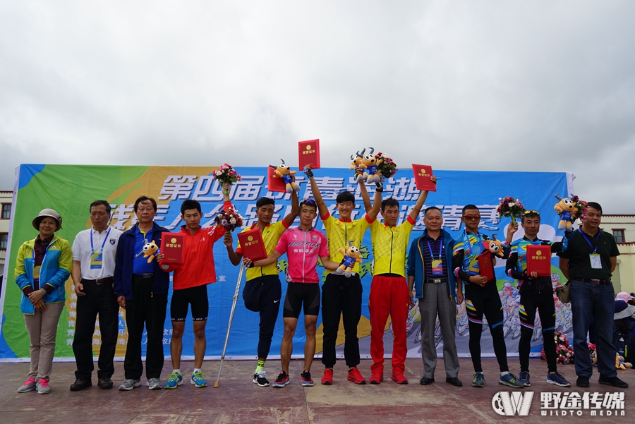 ������ѧ����·��˳����Ļ ��ɫ������ѡ�ֽ���