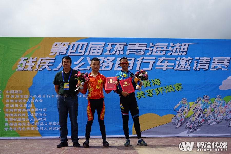 ������ѧ����·��˳����Ļ ��ɫ������ѡ�ֽ���