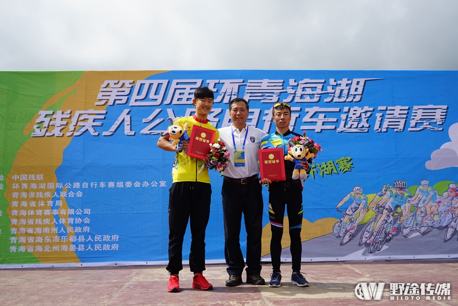 ������ѧ����·��˳����Ļ ��ɫ������ѡ�ֽ���