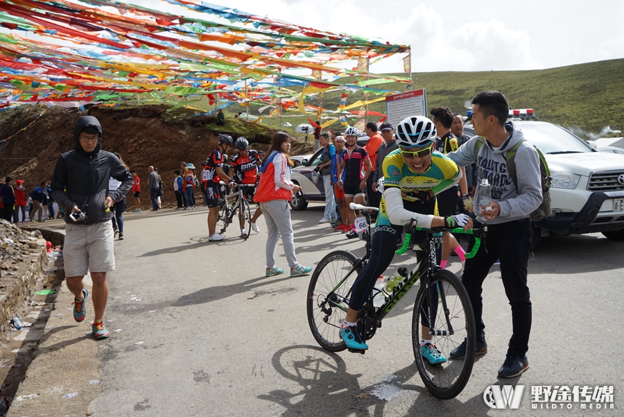 ������ѧ����·��˳����Ļ ��ɫ������ѡ�ֽ���