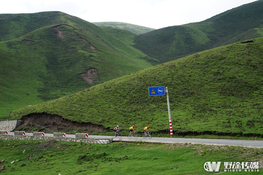 ������ѧ����·��˳����Ļ ��ɫ������ѡ�ֽ���