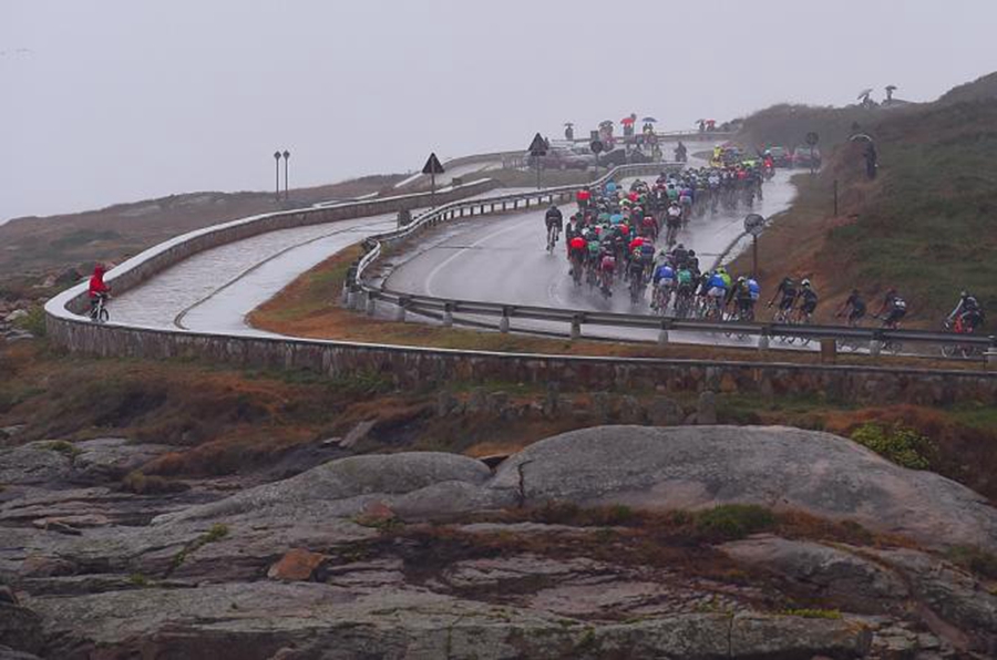 环西｜第五赛段：终点冲刺大规模摔车　启动3公里规则