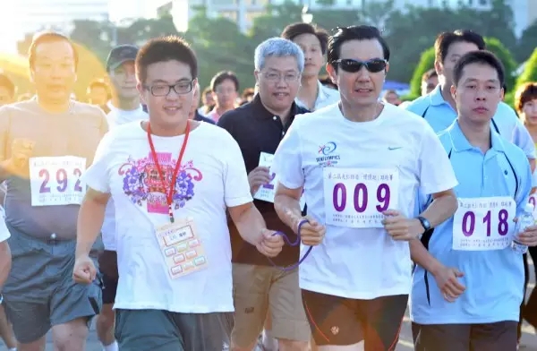 「趣闻」走进台湾前地区领导人马英九的铁三人生
