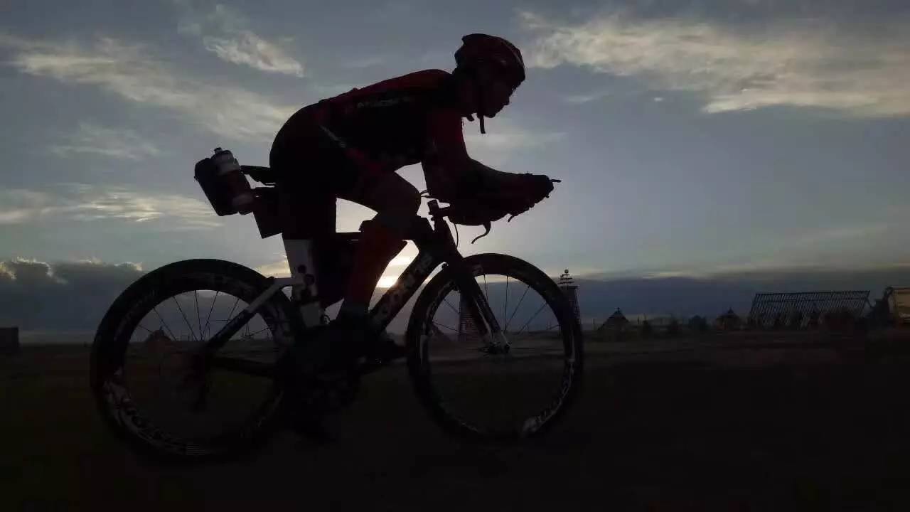 68岁的他完成了7次大铁  曾经却因身患糖尿病卧床不起