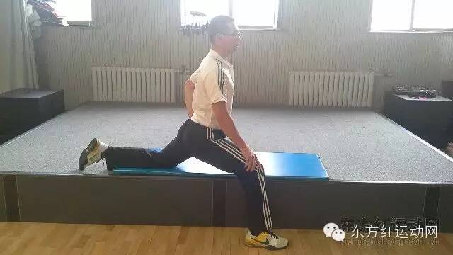 铁人三项｜ 图解如何进行骑行后的肌肉放松拉伸