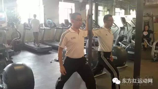 铁人三项｜ 图解如何进行骑行后的肌肉放松拉伸