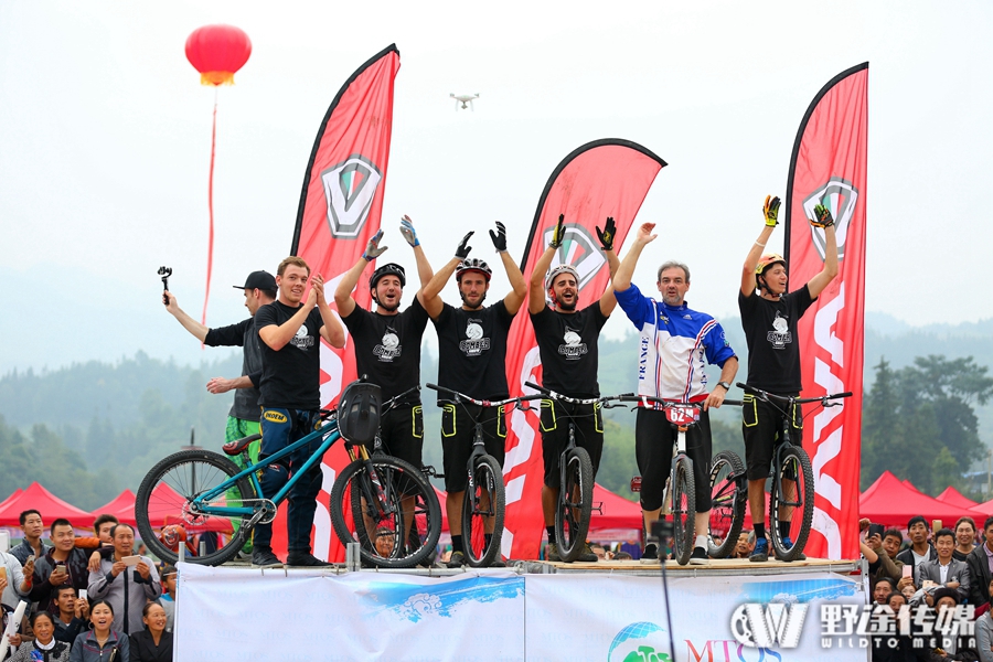 �հ�����ɽ�س�����ɽ��ʢ�� ��ΰ����  �γ�嶥