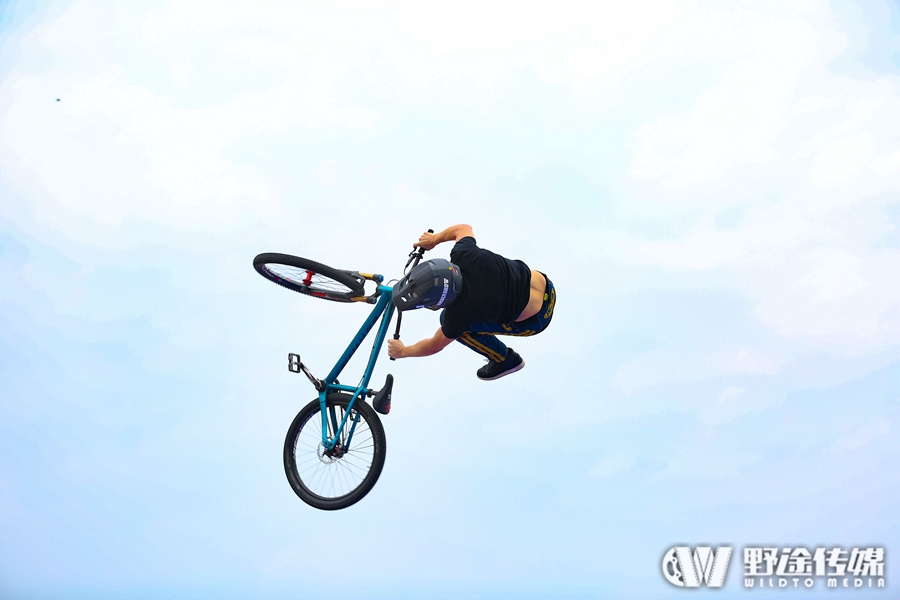 �հ�����ɽ�س�����ɽ��ʢ�� ��ΰ����  �γ�嶥