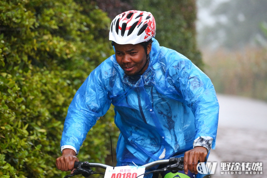 �հ�����ɽ�س�����ɽ��ʢ�� ��ΰ����  �γ�嶥