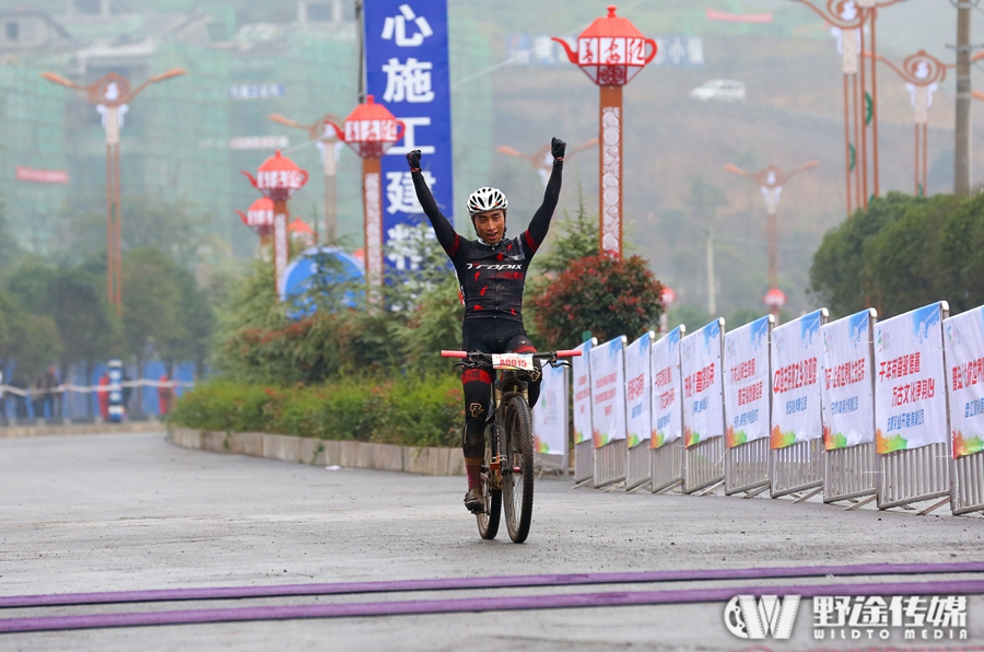 �հ�����ɽ�س�����ɽ��ʢ�� ��ΰ����  �γ�嶥