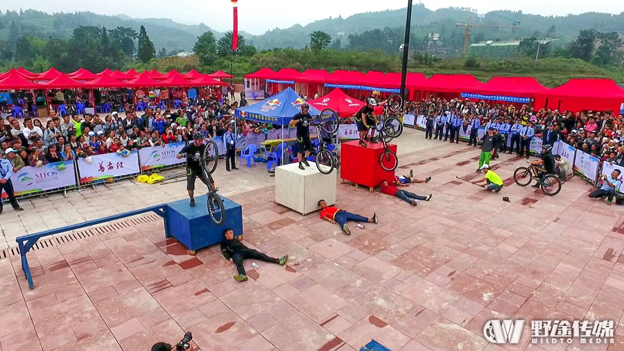 �հ�����ɽ�س�����ɽ��ʢ�� ��ΰ����  �γ�嶥