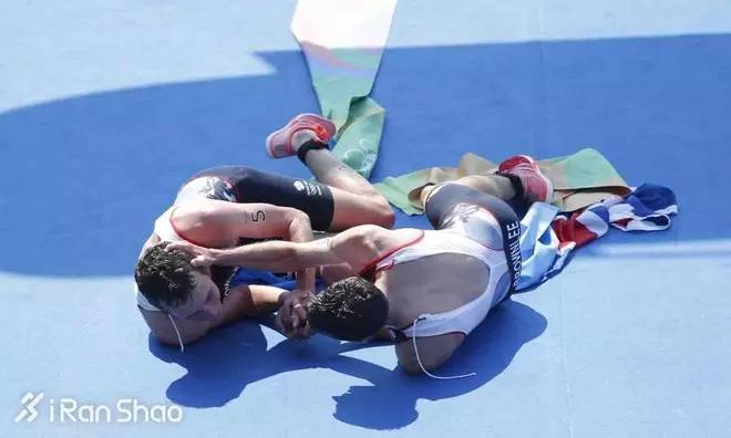 英国布朗利铁三兄弟的相爱相杀：输给他我已经习惯了