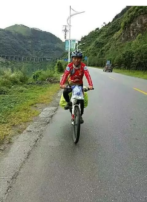 景德镇69岁老人独自入藏 82天骑行8000多公里