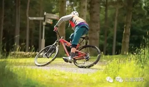 速降明星演示：十个随处可练的山地车骑行技巧