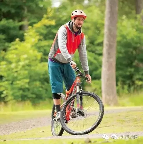 速降明星演示：十个随处可练的山地车骑行技巧