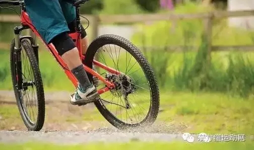 速降明星演示：十个随处可练的山地车骑行技巧