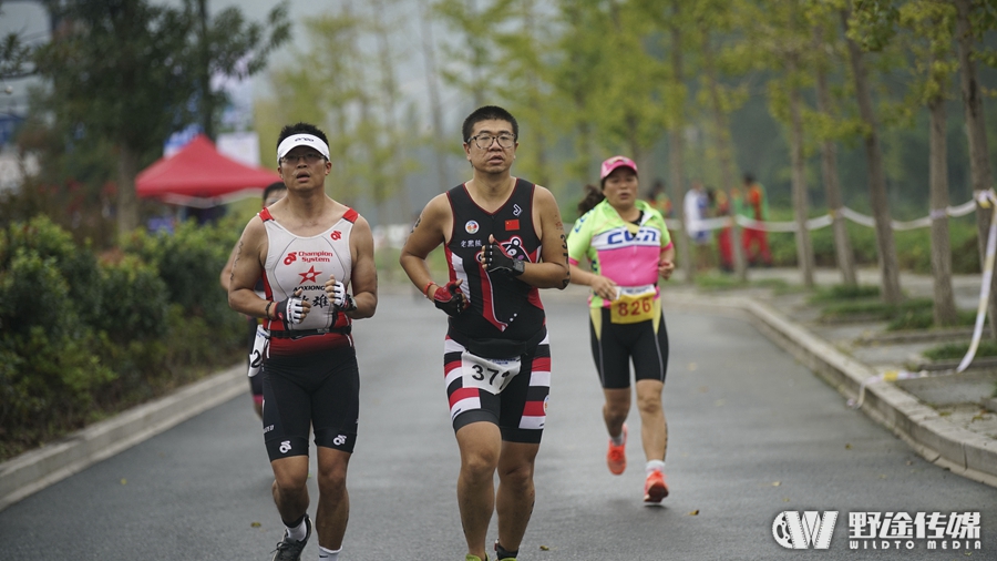 雨戰(zhàn)富陽(yáng)  2016年全國(guó)鐵三積分賽收官