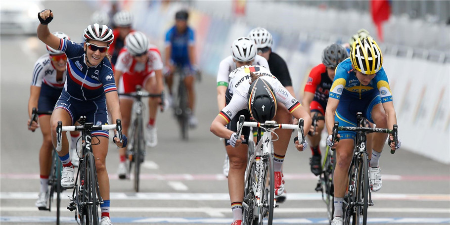 波兰历史上最成功的女车手，年仅22岁的涅薇雅多玛