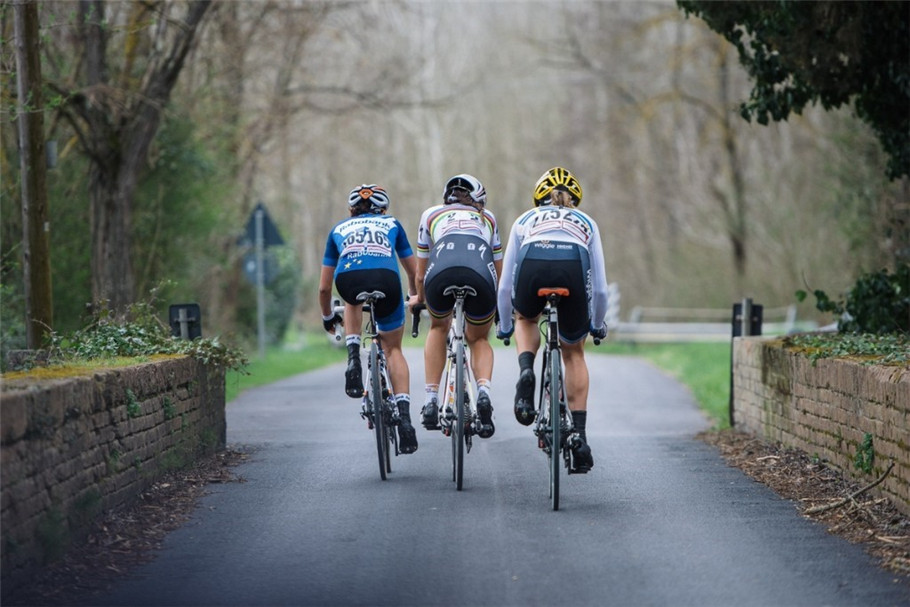 波兰历史上最成功的女车手，年仅22岁的涅薇雅多玛