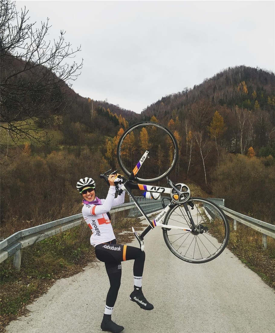 波兰历史上最成功的女车手，年仅22岁的涅薇雅多玛