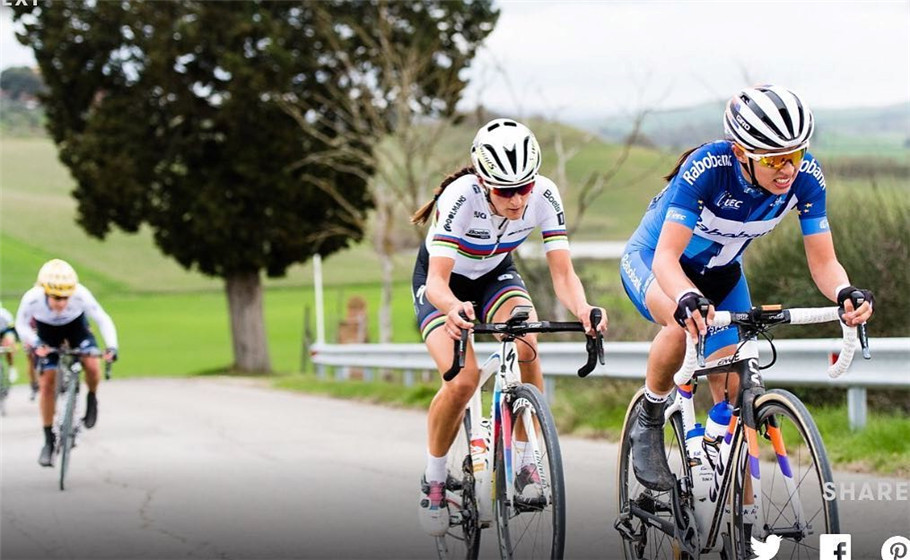 波兰历史上最成功的女车手，年仅22岁的涅薇雅多玛