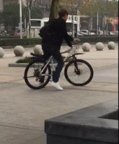 《谈判官》路透黄子韬单车耍帅  怎么有种校园偶像剧既视感
