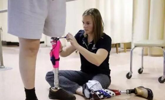 人物：从伊战伤兵变身残疾人铁三冠军