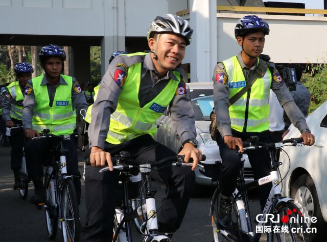 中国驻缅甸大使馆向缅甸仰光省警察厅捐赠百辆警用自行车