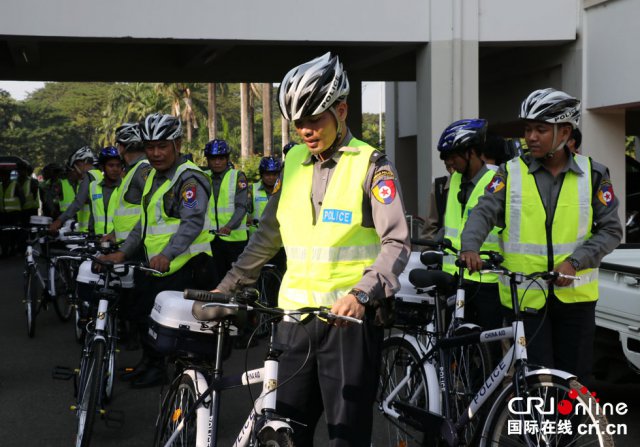 中国驻缅甸大使馆向缅甸仰光省警察厅捐赠百辆警用自行车