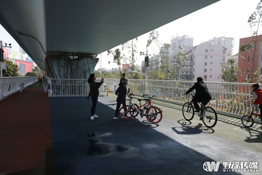 体验空中骑行！一探究竟国内首条空中自行车道