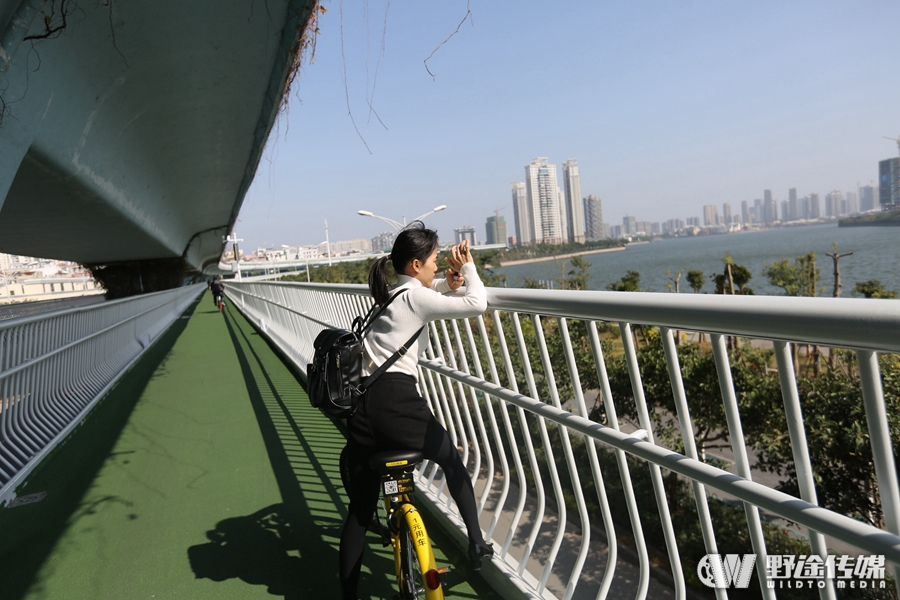 体验空中骑行！一探究竟国内首条空中自行车道