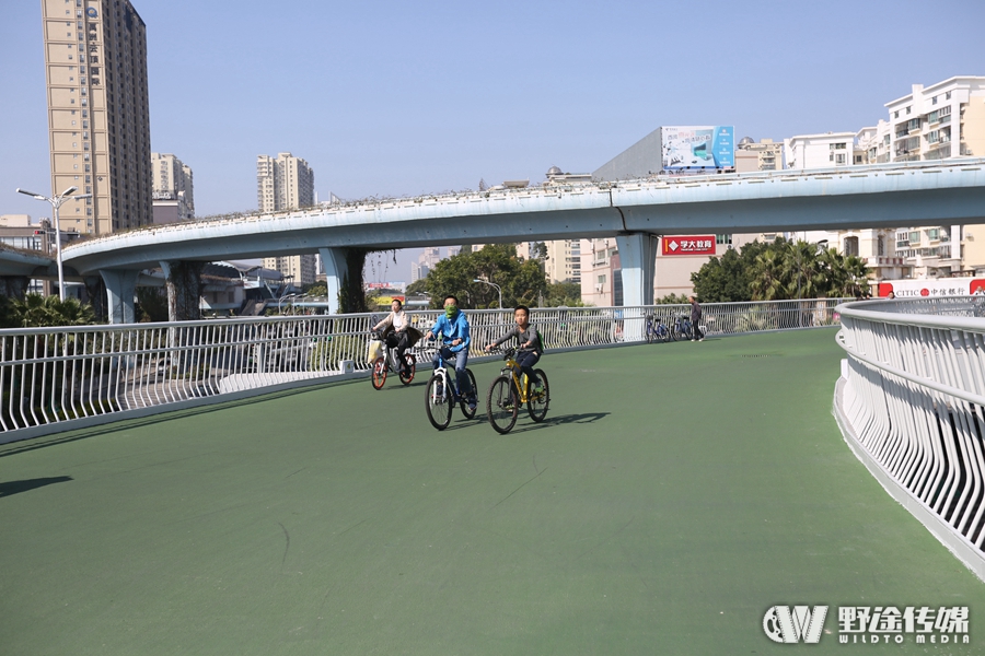 体验空中骑行！一探究竟国内首条空中自行车道