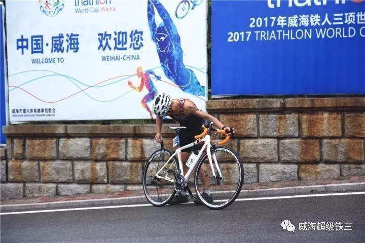 雨中竞技！最难最虐威海超级铁三 法国选手独揽10万大奖