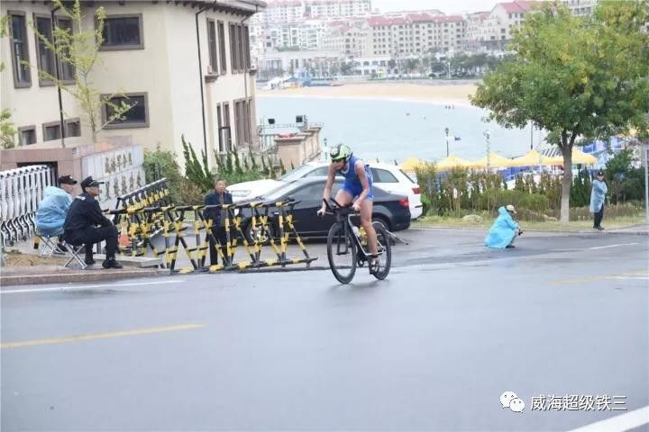 雨中竞技！最难最虐威海超级铁三 法国选手独揽10万大奖