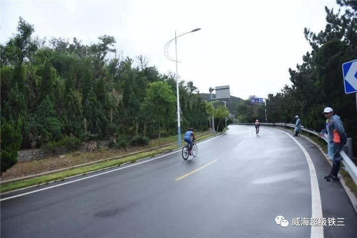 雨中竞技！最难最虐威海超级铁三 法国选手独揽10万大奖