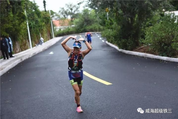 雨中竞技！最难最虐威海超级铁三 法国选手独揽10万大奖