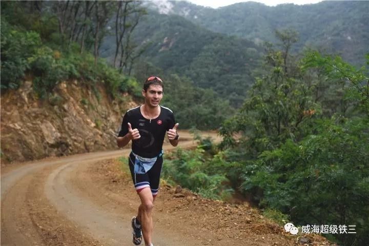 雨中竞技！最难最虐威海超级铁三 法国选手独揽10万大奖