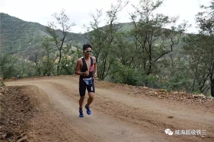 雨中竞技！最难最虐威海超级铁三 法国选手独揽10万大奖