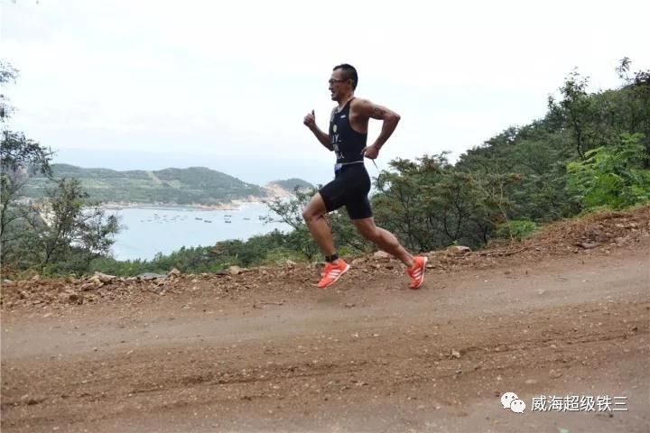 雨中竞技！最难最虐威海超级铁三 法国选手独揽10万大奖