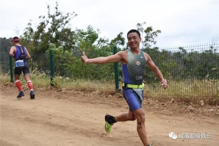 雨中竞技！最难最虐威海超级铁三 法国选手独揽10万大奖