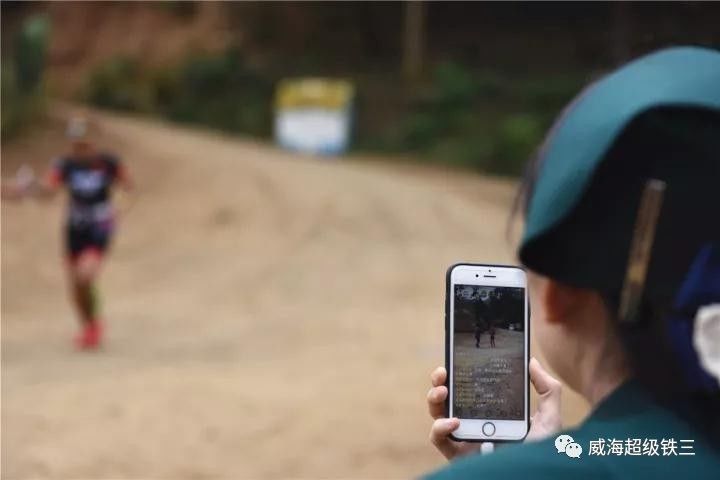 雨中竞技！最难最虐威海超级铁三 法国选手独揽10万大奖