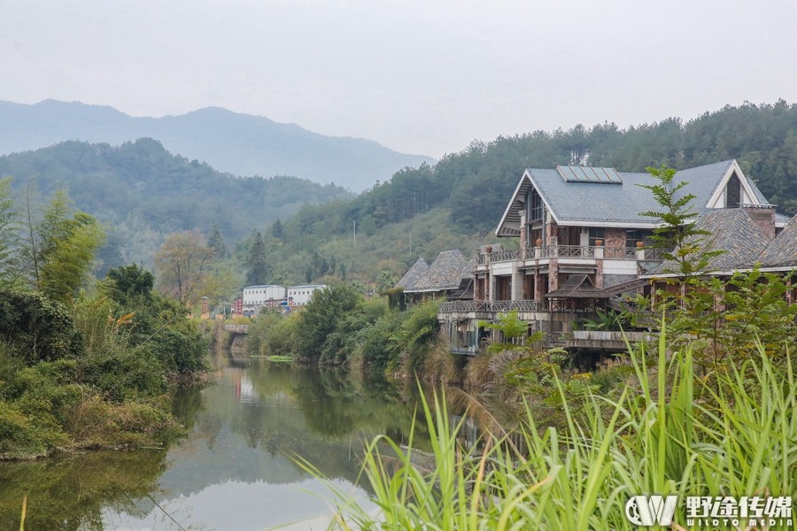 风展红旗如画  环中央苏区清流全国山地赛硝烟起