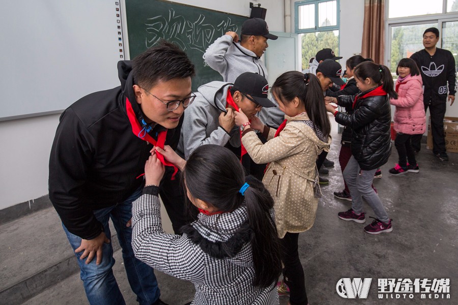 森地客鑫元鸿车队走进校园 胡浩：你们要坚持自己的梦想！