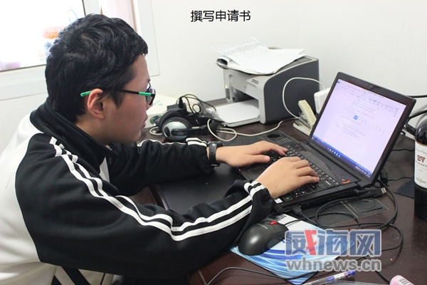 骑车惊险经历   高中生研制自行车转向灯